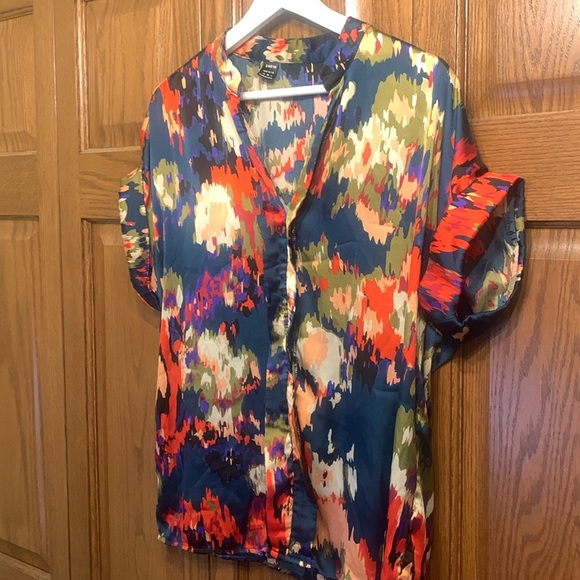 Ladies size Medium gently worn abstract floral top - Picture 3 of 5